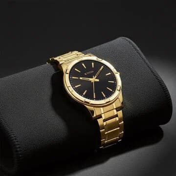 Titan Karishma Quartz Analog Classic Watch